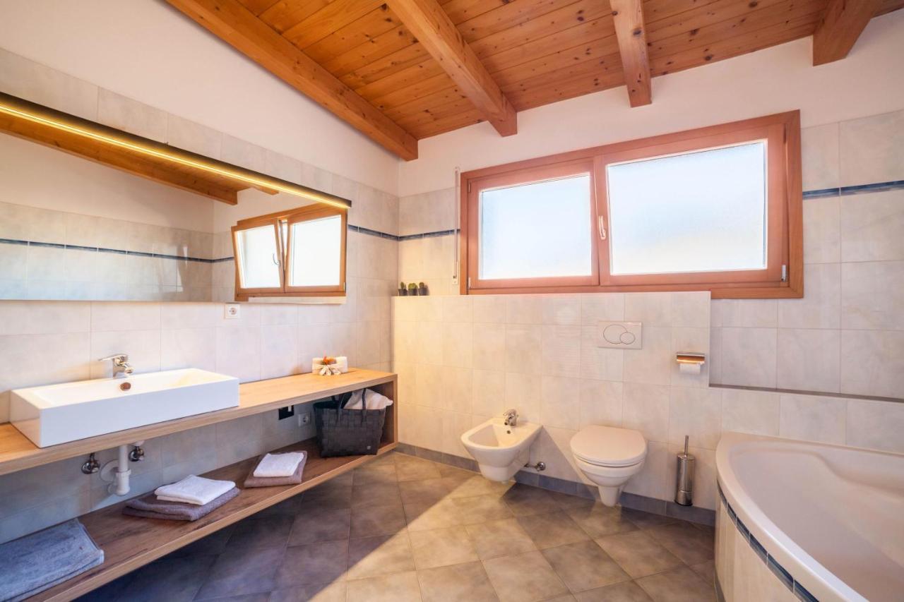 Oberegghof Ferienwohnung Hahnenkamm ริเฟียโน ภายนอก รูปภาพ